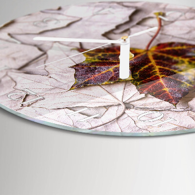 Round wall clock Maple Leaf