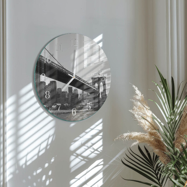 Round wall clock Bridge