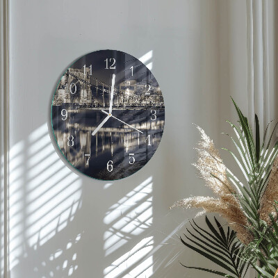 Round wall clock Bridge