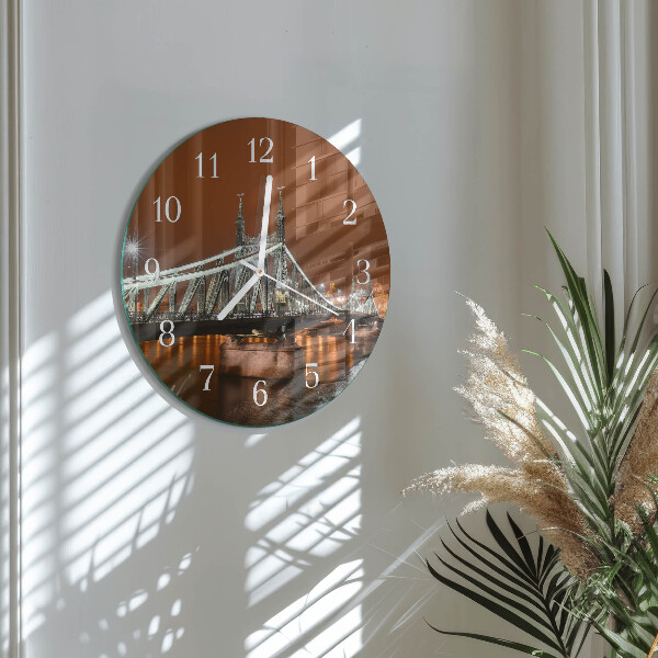 Round wall clock Bridge