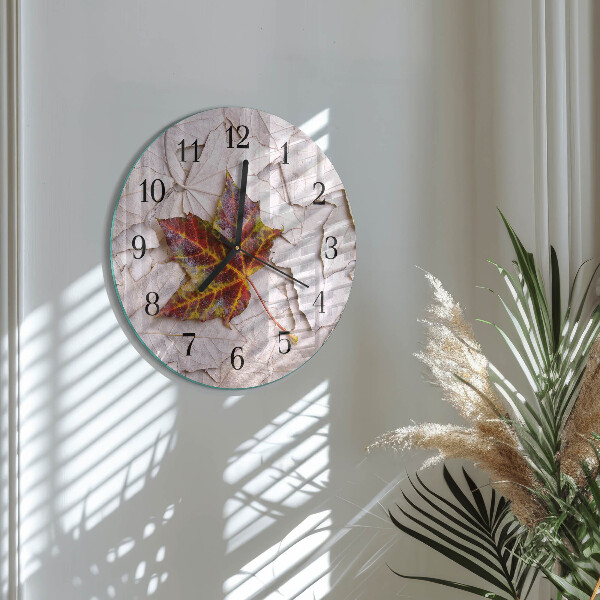 Round wall clock Maple Leaf