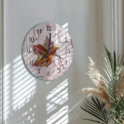 Round wall clock Maple Leaf