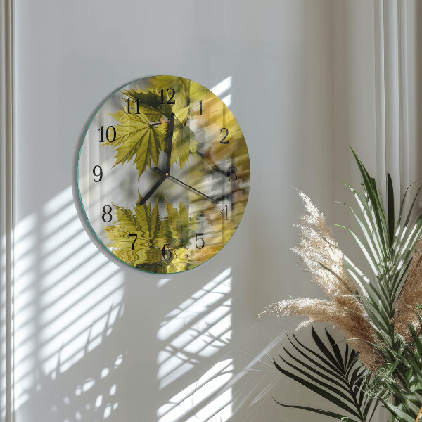 Round wall clock Maple Leaf