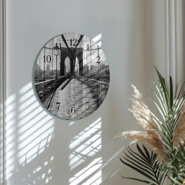 Round wall clock Bridge