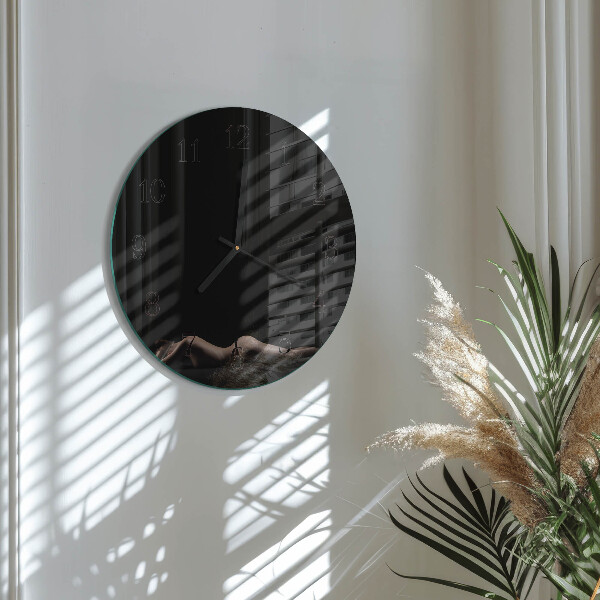 Round wall clock Woman