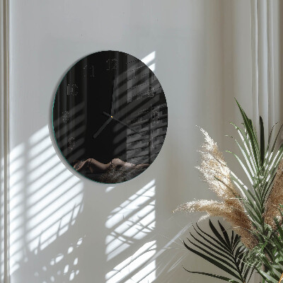 Round wall clock Woman