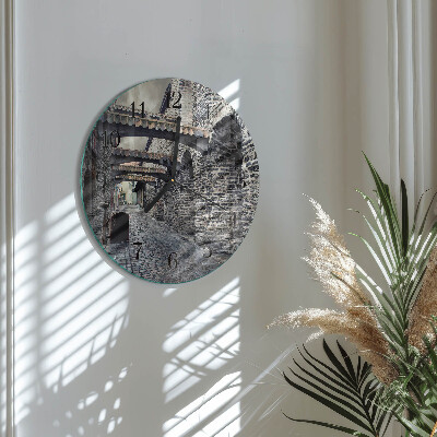 Round wall clock Avenue
