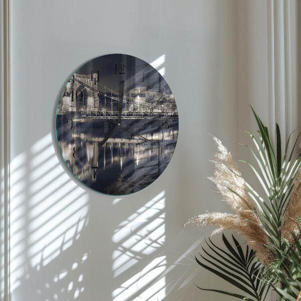 Round wall clock Bridge