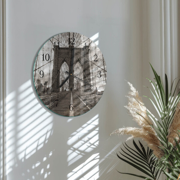 Round wall clock Bridge