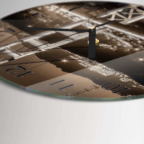 Round wall clock Bridge