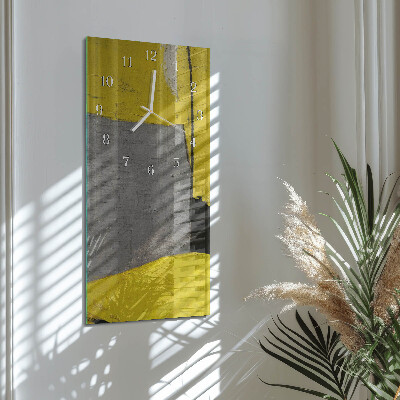 Vertical wall clock Confusion
