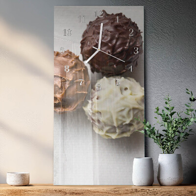 Vertical wall clock Pearls