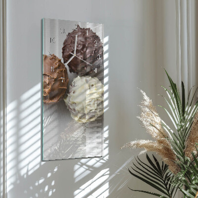 Vertical wall clock Pearls