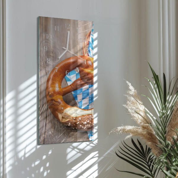 Vertical wall clock Pretzel