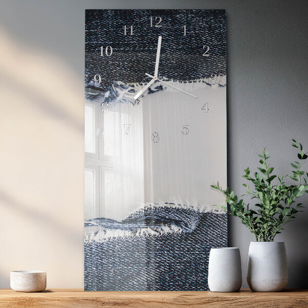 Vertical wall clock Abstraction