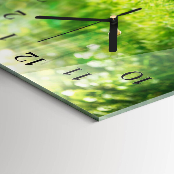 Horizontal wall clock A basket of apples