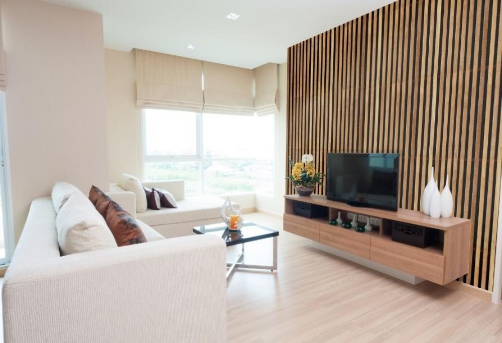 wall with TV