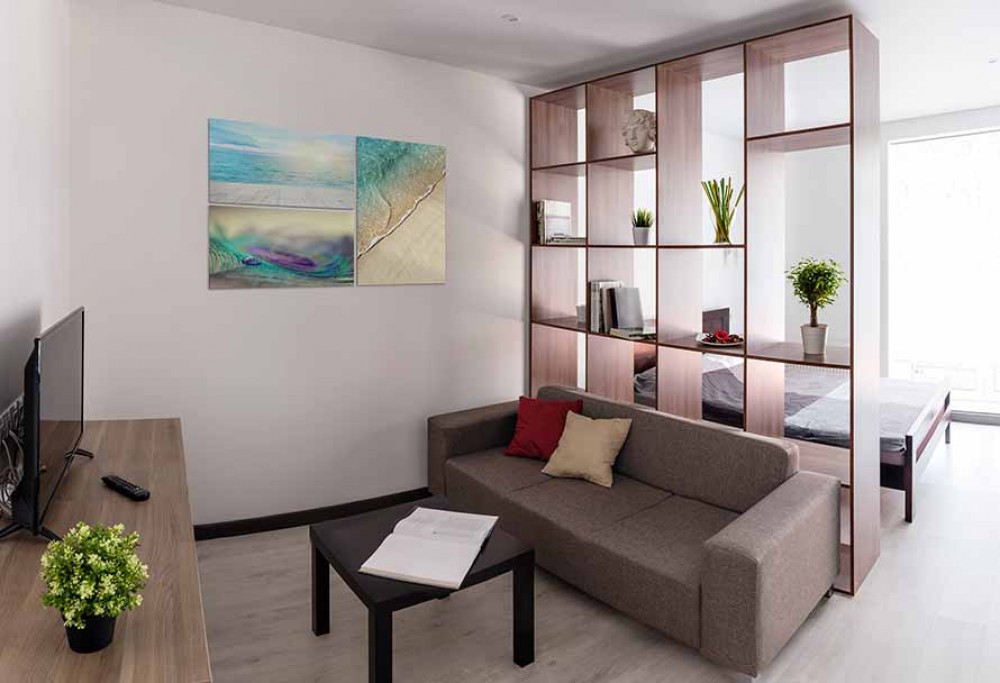 How to reconcile the living room and bedroom?