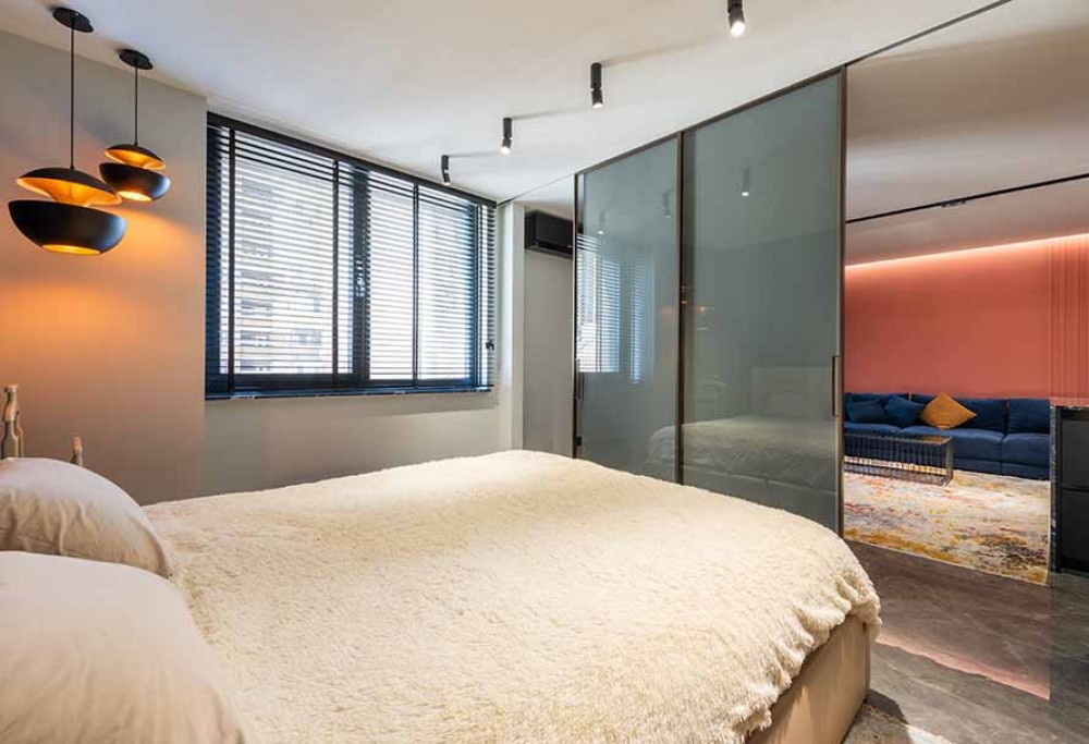 How to reconcile the living room and bedroom?