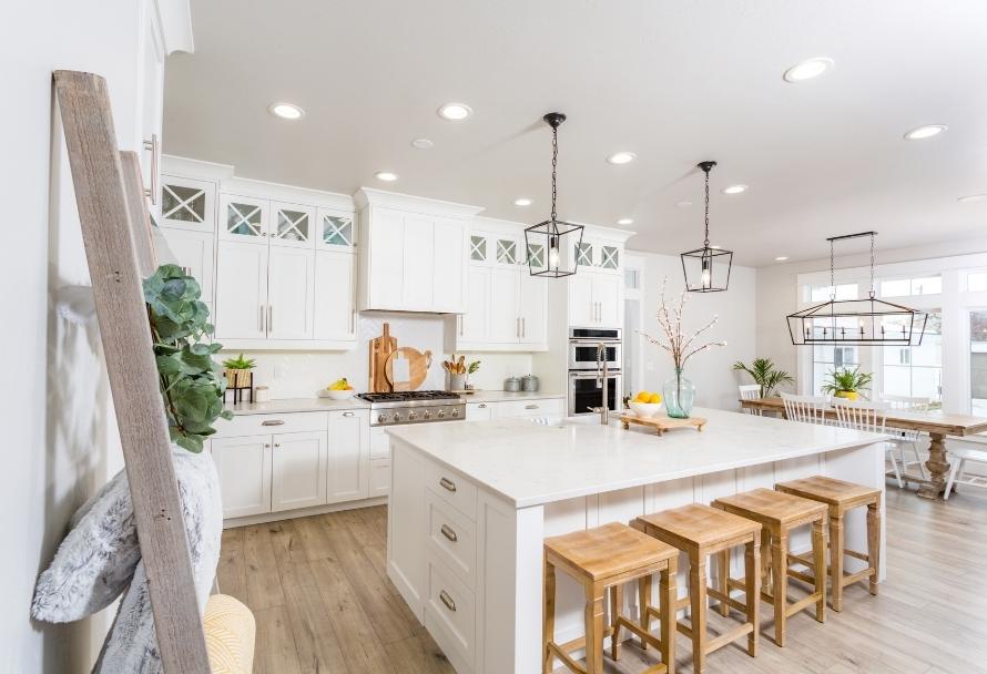 White kitchen - ideas that show that neutral colours never go out of fashion