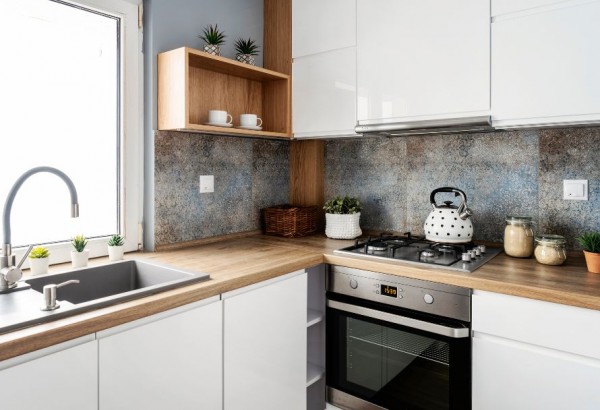 Functionality and aesthetics: glass splashbacks as the ideal solution for the kitchen